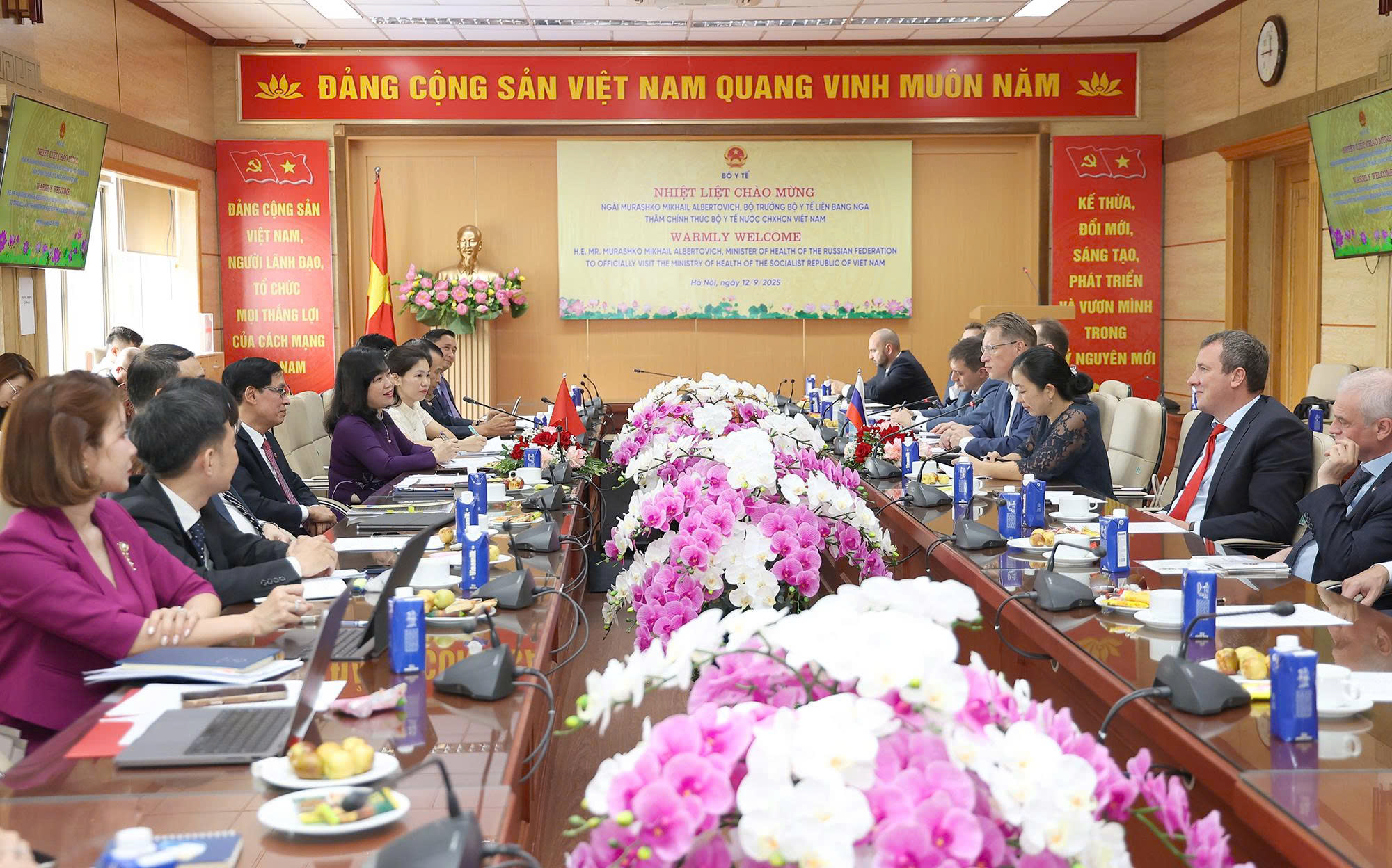 Bộ trưởng Bộ Y tế Việt Nam - Bộ trưởng Y tế Liên bang Nga hội đàm thúc đẩy hợp tác song phương- Ảnh 1.