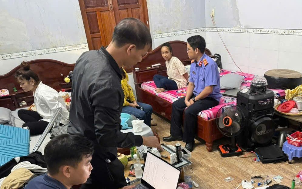 Vừa cai nghiện trở về lại bị bắt vì tội sử dụng trái phép chất ma túy - Ảnh 2.