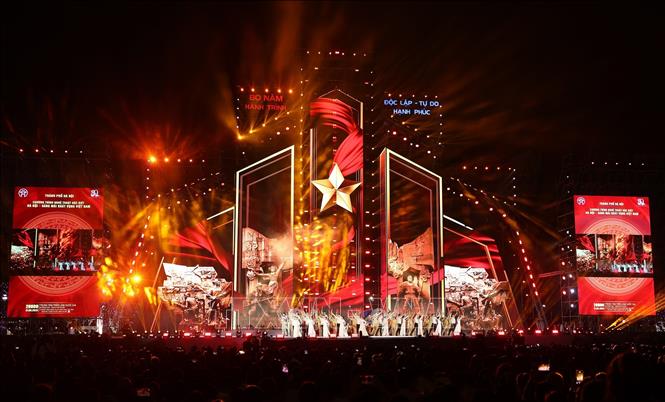 Concert 'Tôi yêu Tổ quốc tôi' và màn bắn pháo hoa sẽ khép lại Triển lãm thành tựu đất nước- Ảnh 1.