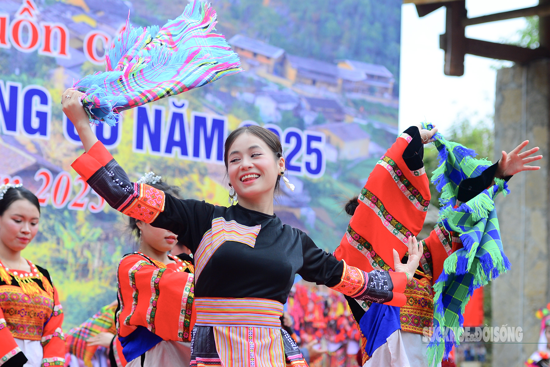 Vẻ đẹp sơn cước của cô gái Lô Lô khoe sắc trong ngày hội- Ảnh 5.