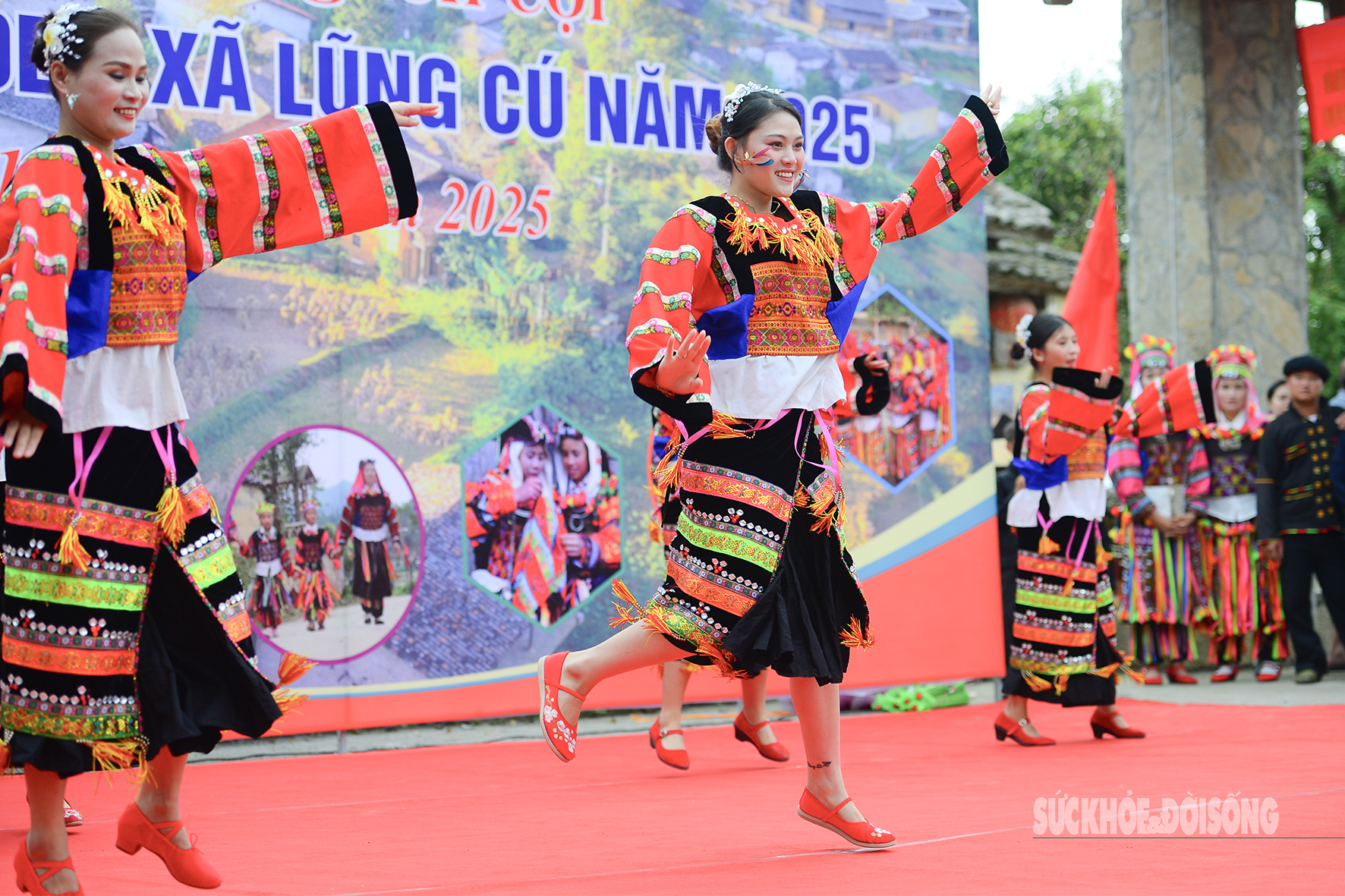 Vẻ đẹp sơn cước của cô gái Lô Lô khoe sắc trong ngày hội- Ảnh 8.