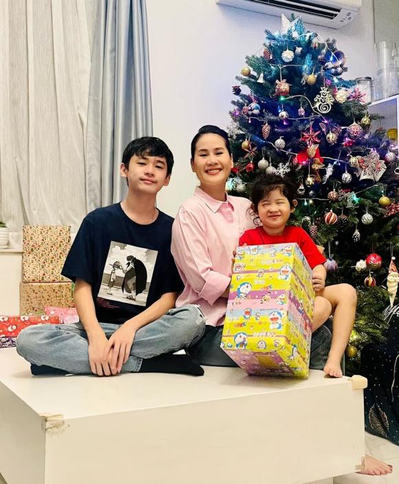 Mẹ Trung úy Quang trong 'Mưa đỏ' ngoài đời có cơ ngơi 4 tầng cực xinh- Ảnh 3. Mẹ Trung úy Quang trong 'Mưa đỏ' ngoài đời có cơ ngơi 4 tầng cực xinh- Ảnh 3.