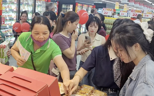Bánh Trung thu lên kệ sớm, đa dạng phân khúc, thị trường sôi động ngay đầu mùa