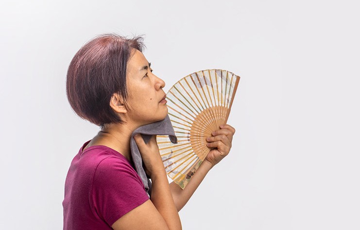 Ưu và nhược khi dùng thuốc điều trị cơn bốc hỏa kéo dài- Ảnh 1.