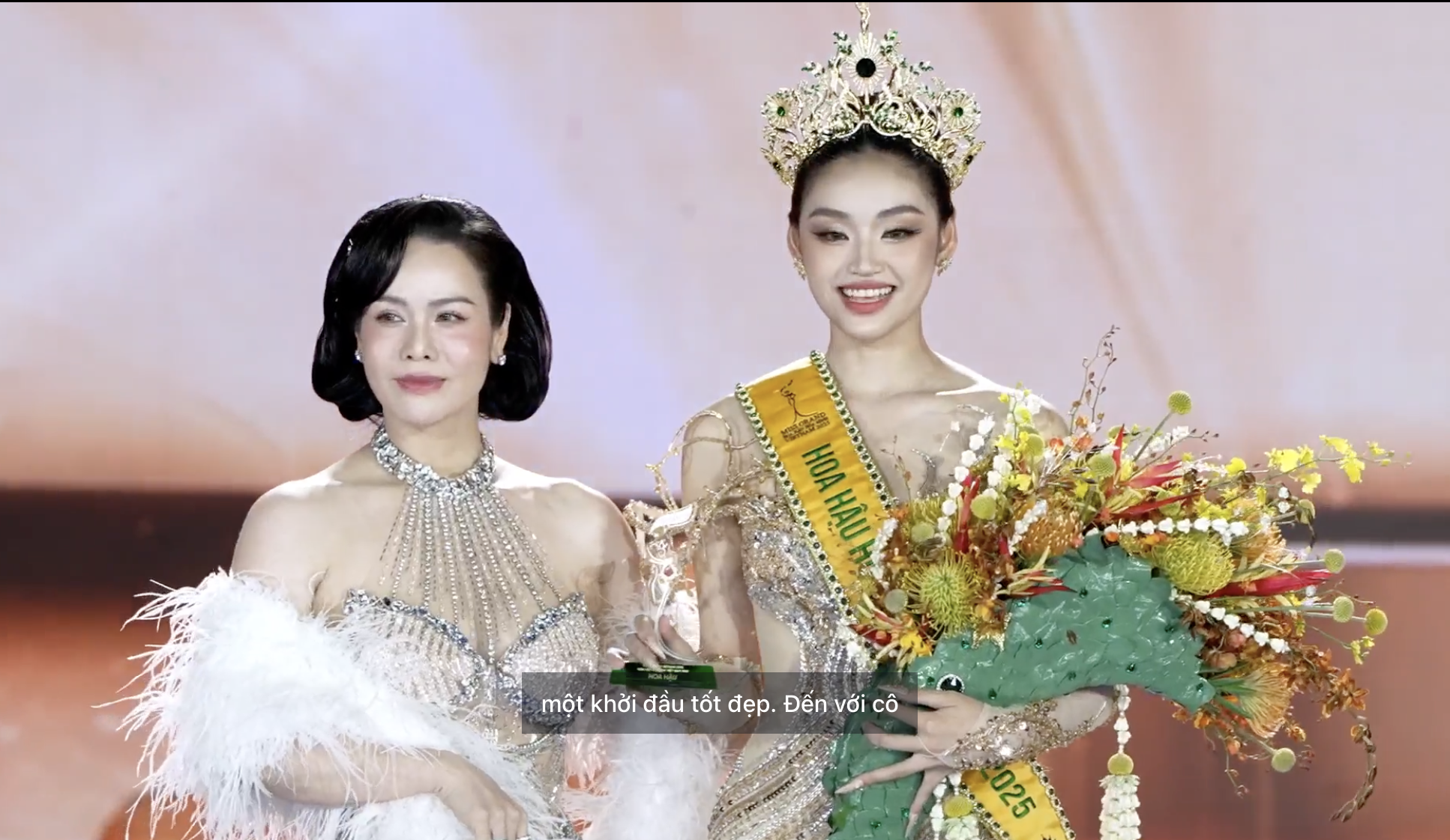 Người đẹp sinh năm 2004 quê Đắk Lắk đăng quang Miss Grand Vietnam 2025- Ảnh 2. Người đẹp sinh năm 2004 quê Đắk Lắk đăng quang Miss Grand Vietnam 2025- Ảnh 2.