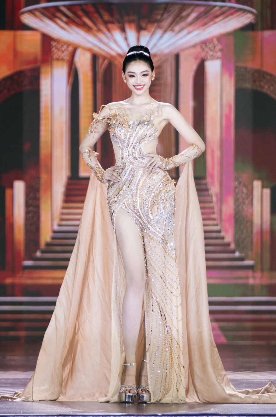 Người đẹp sinh năm 2004 quê Đắk Lắk đăng quang Miss Grand Vietnam 2025- Ảnh 3. Người đẹp sinh năm 2004 quê Đắk Lắk đăng quang Miss Grand Vietnam 2025- Ảnh 3.