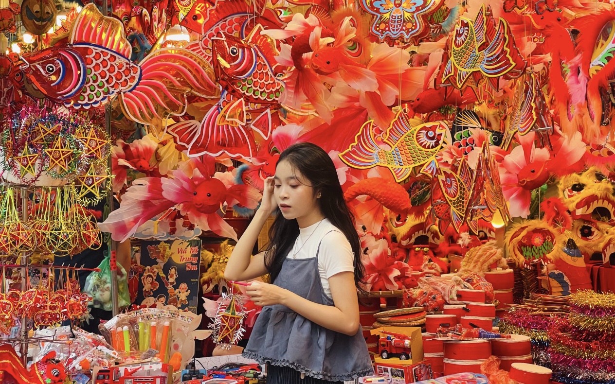 Giữa phố Hàng Mã có một sạp tò he giữ hồn Trung thu xưa- Ảnh 11.