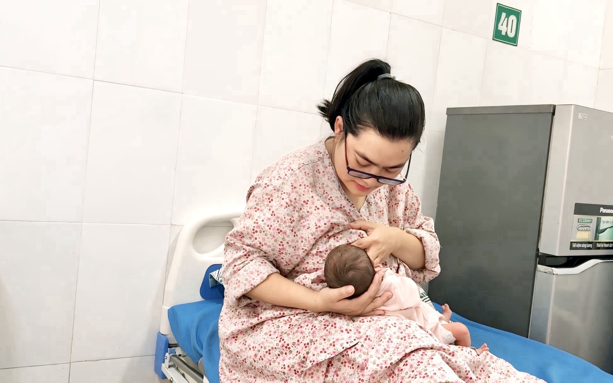 Ảnh hưởng của chế độ dinh dưỡng của bà mẹ cho con bú với sữa mẹ