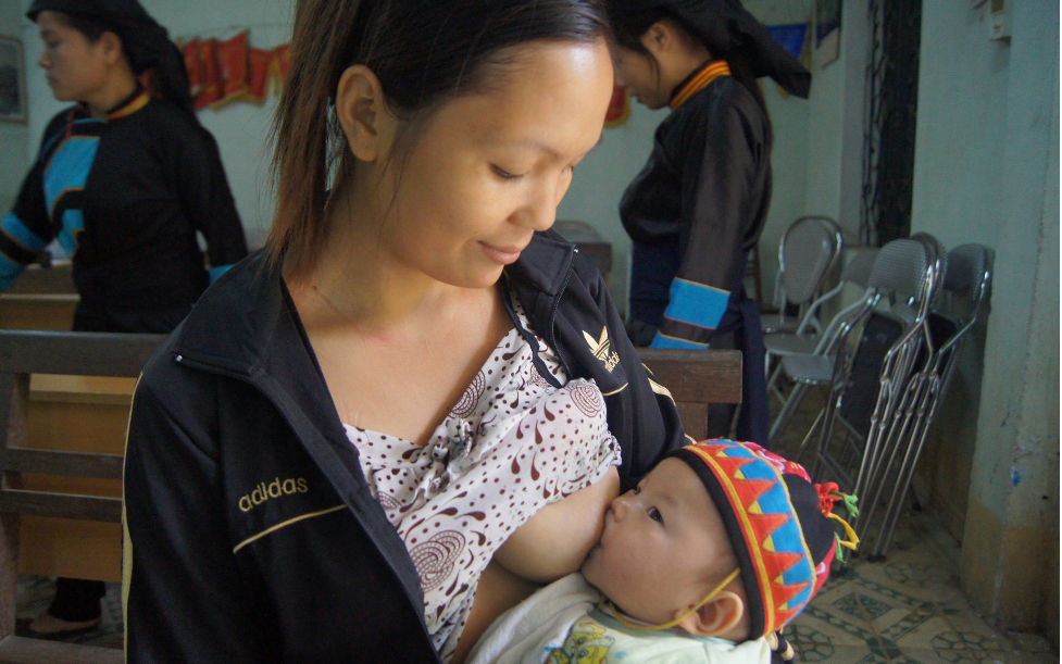 Nên cho trẻ ăn váng sữa hay sữa chua?- Ảnh 1.