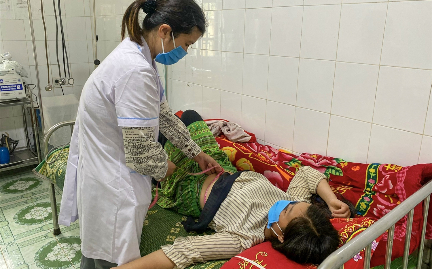 Cẩm nang dinh dưỡng sau sinh: 7 nhóm thực phẩm bảo vệ sức khoẻ mẹ và chất lượng sữa cho bé- Ảnh 2.