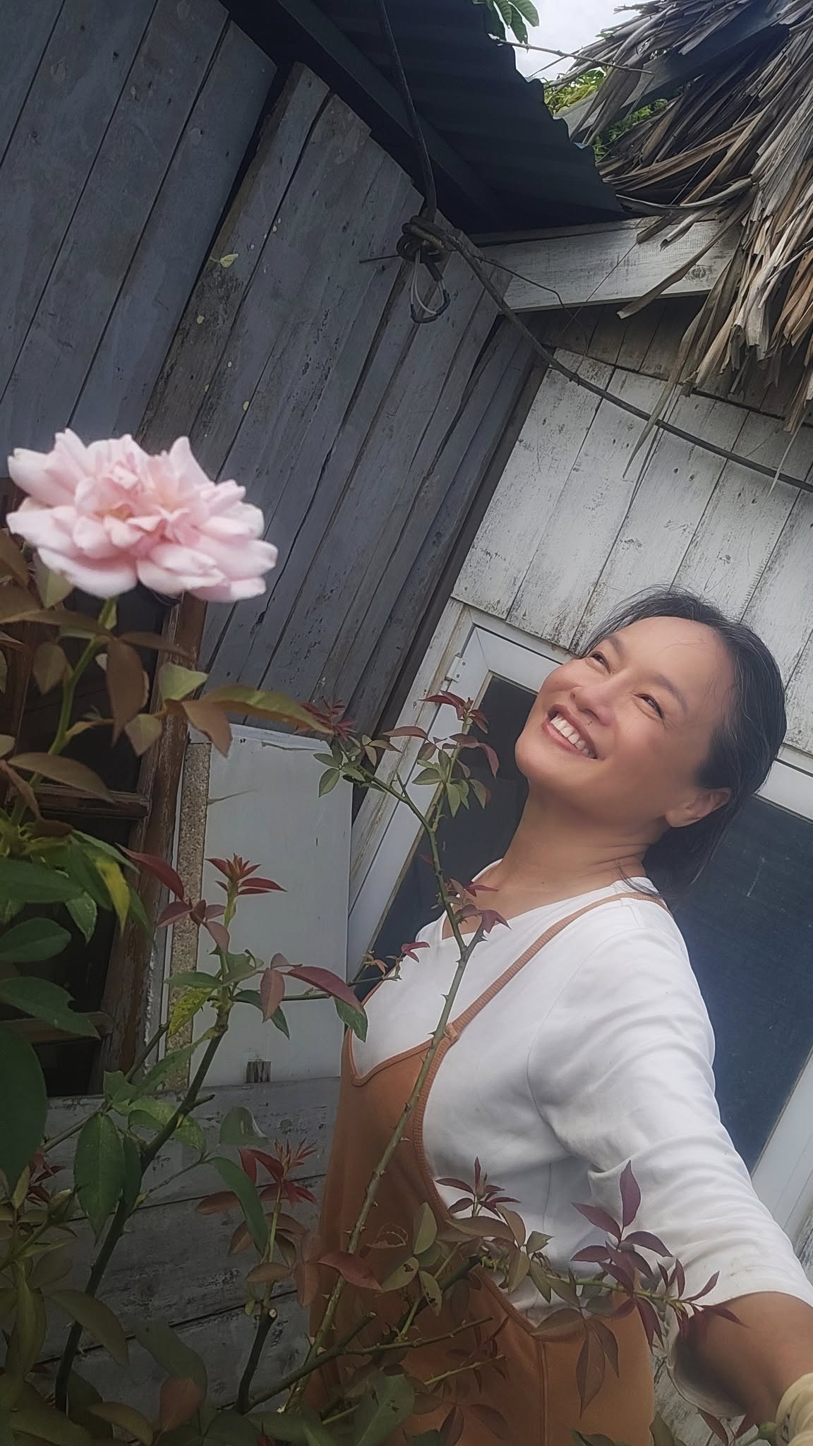 Vẻ ngoài mộc mạc của nghệ sĩ Tú Oanh 'Gió ngang khoảng trời xanh'- Ảnh 5. Vẻ ngoài mộc mạc của nghệ sĩ Tú Oanh 'Gió ngang khoảng trời xanh'- Ảnh 5.