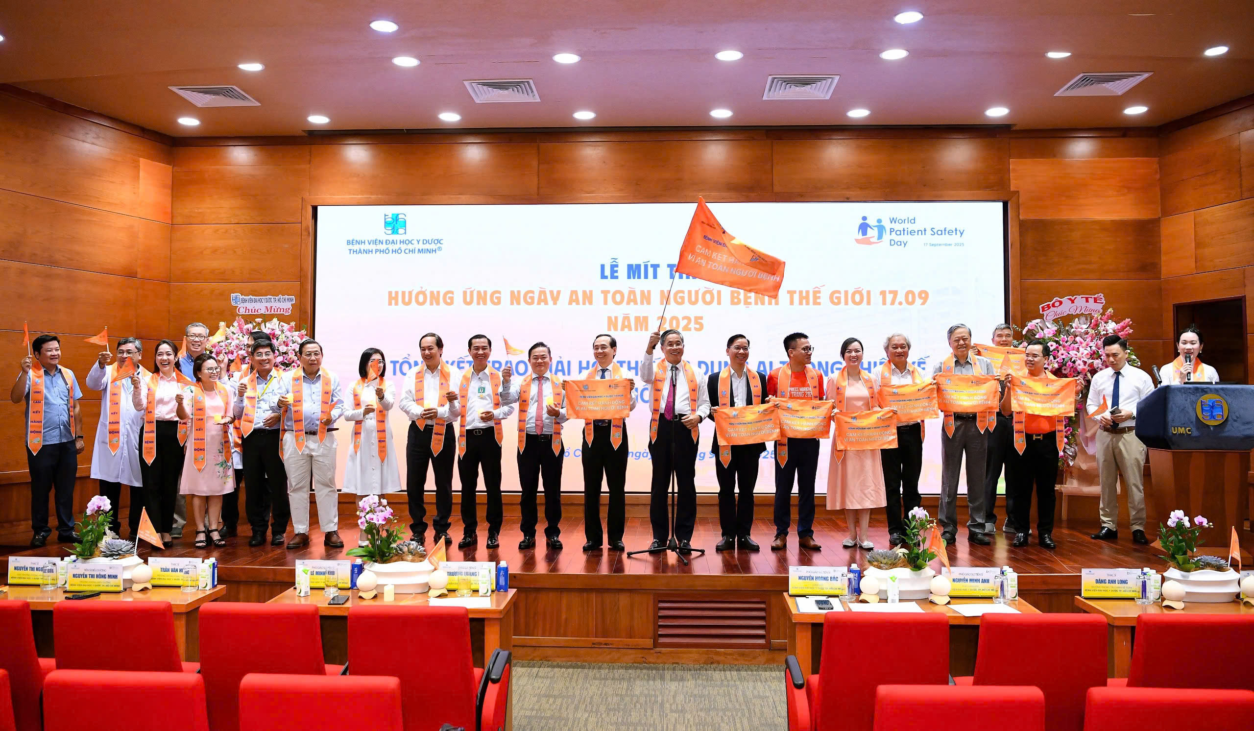 Thứ trưởng Bộ Y tế: An toàn người bệnh là trụ cột xuyên suốt trong quản trị chất lượng- Ảnh 7.