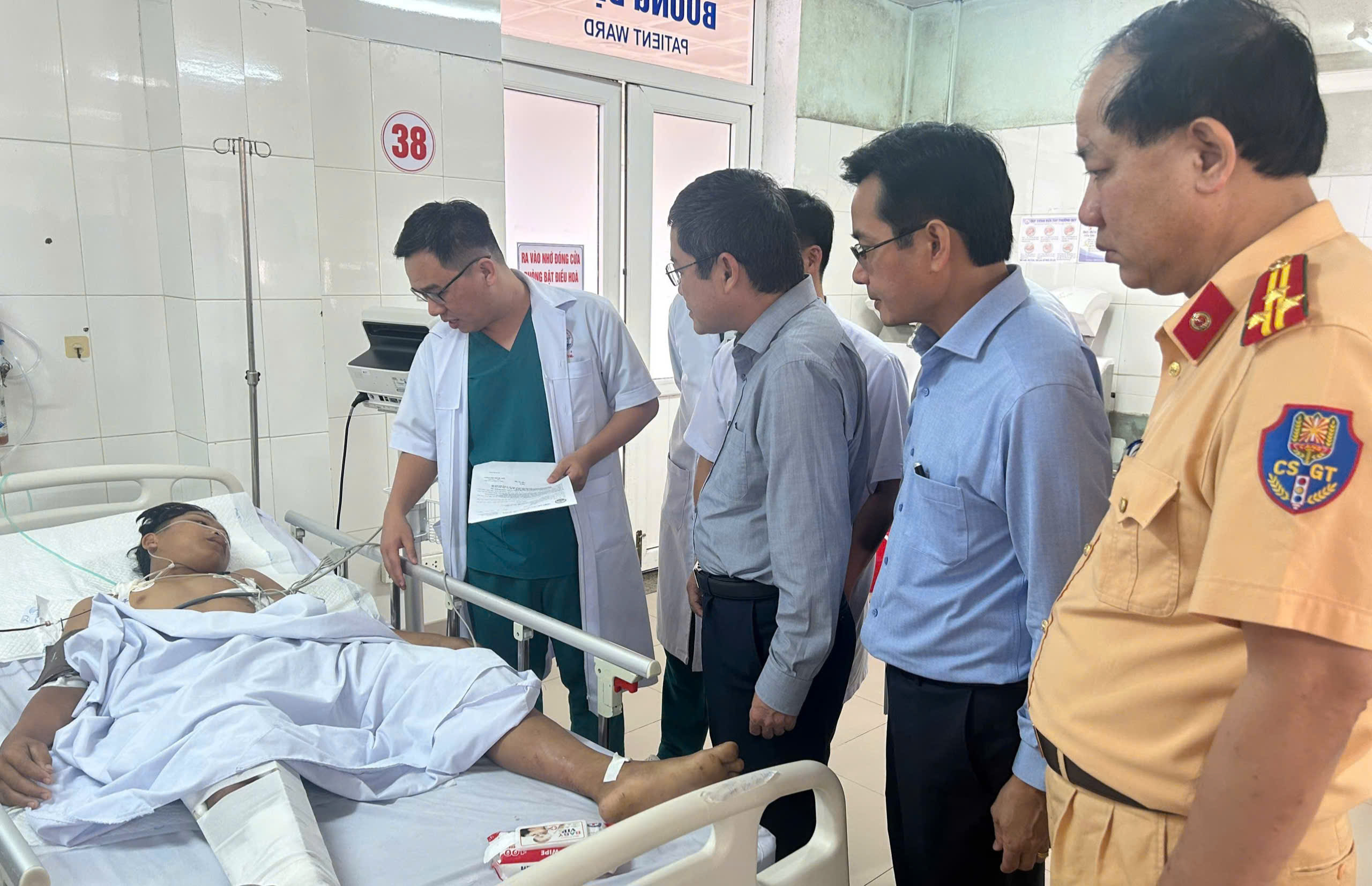 Tập trung tối đa cho công tác cứu chữa nạn nhân vụ xe tải lao vào chợ- Ảnh 3.