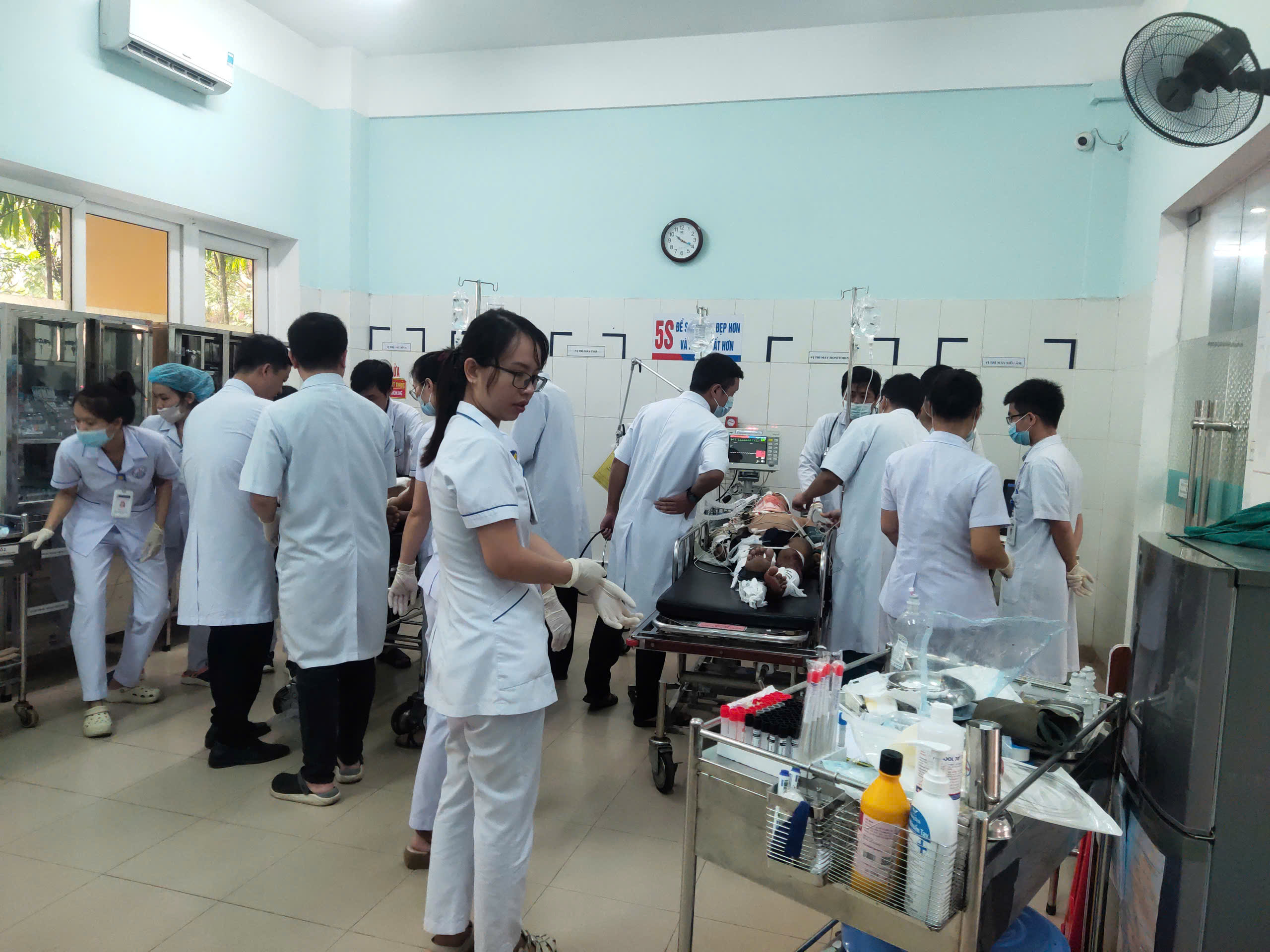 Nguyên nhân ban đầu vụ xe tải lao vào chợ khiến nhiều người thương vong- Ảnh 6. Nguyên nhân ban đầu vụ xe tải lao vào chợ khiến nhiều người thương vong- Ảnh 6.