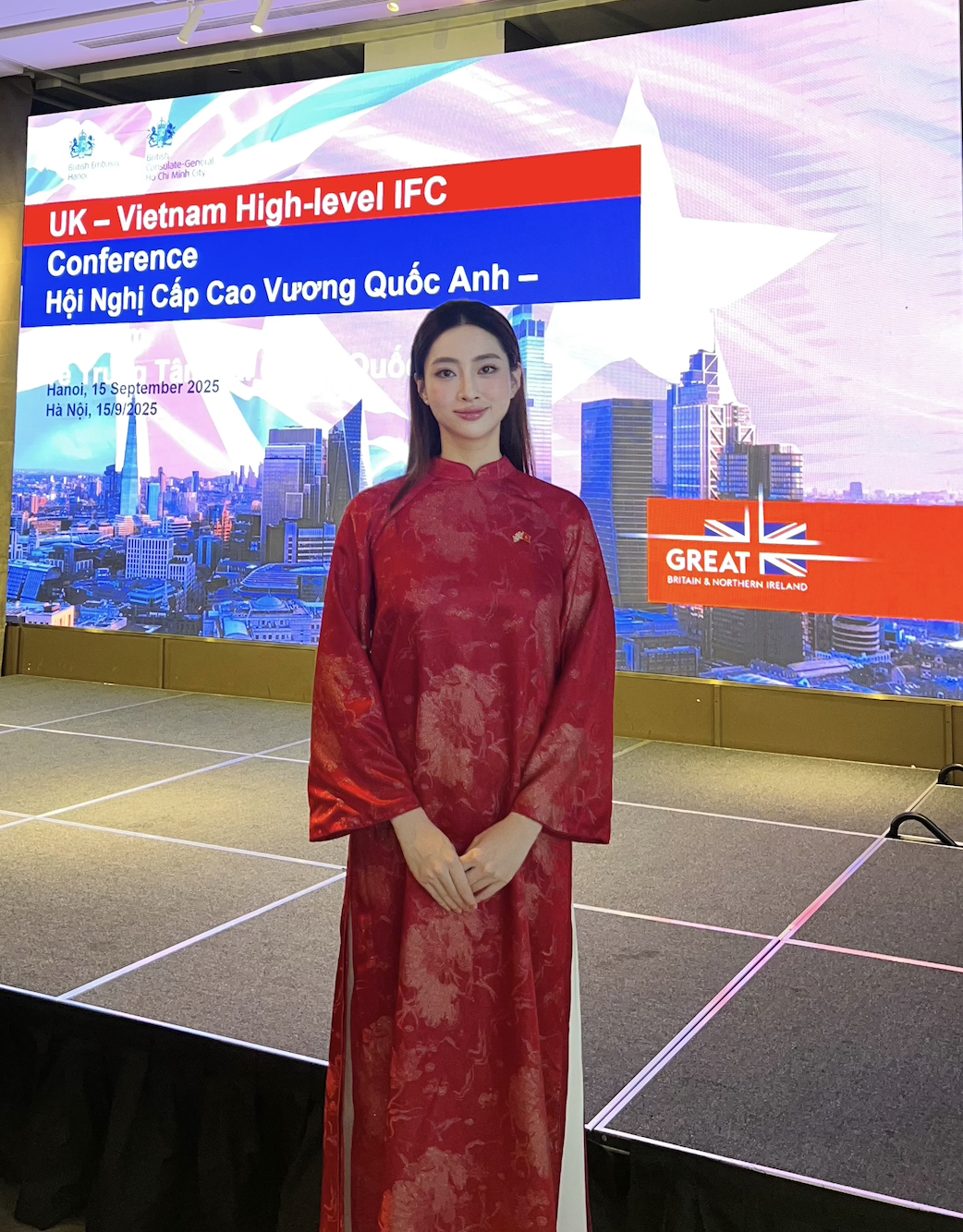 Lương Thùy Linh gây chú ý làm MC song ngữ- Ảnh 3.