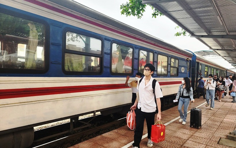 Chạy thử nghiệm tàu hỏa đưa đón cán bộ, viên chức Hải Phòng đi làm