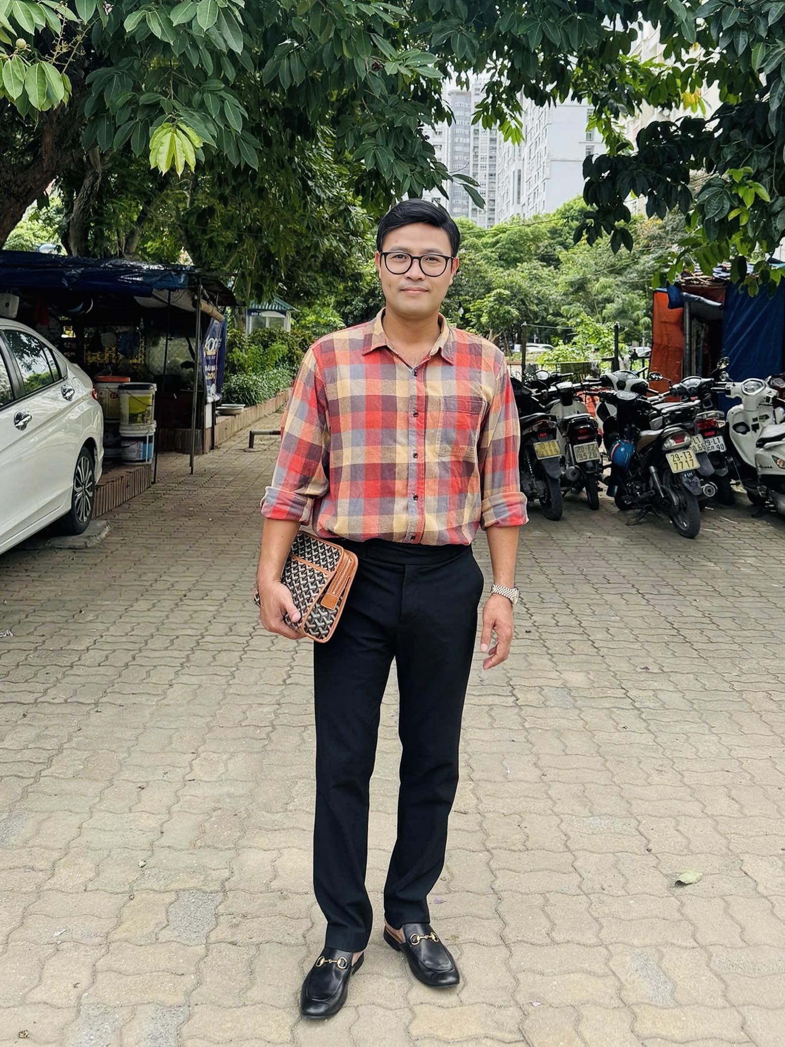 Nam diễn viên quê Hưng Yên đang gây tranh cãi trong phim 'Có anh, nơi ấy bình yên' là ai?- Ảnh 1. Nam diễn viên quê Hưng Yên đang gây tranh cãi trong phim 'Có anh, nơi ấy bình yên' là ai?- Ảnh 1.