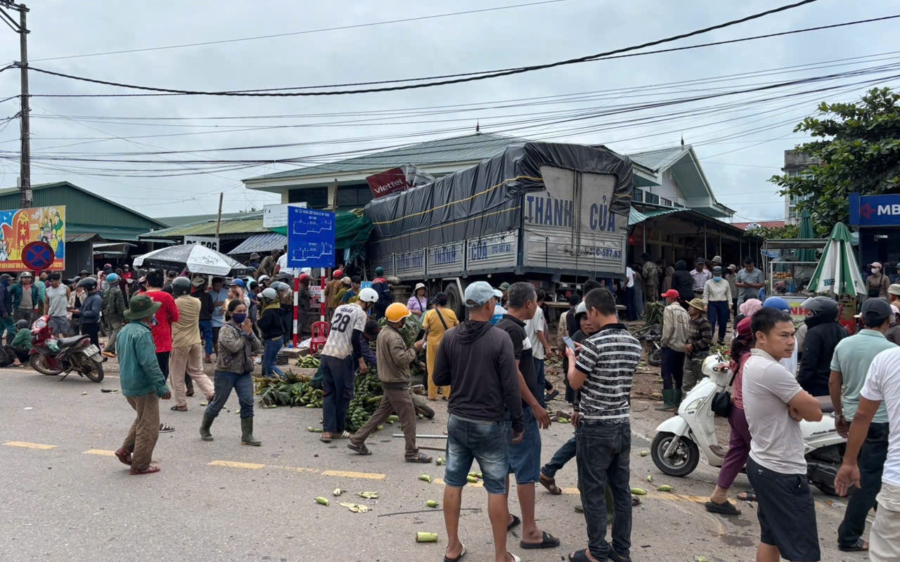 Nguyên nhân ban đầu vụ xe tải lao vào chợ khiến nhiều người thương vong- Ảnh 7.