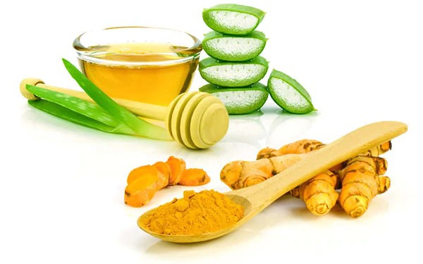 Cách chọn mặt nạ ngủ phù hợp theo từng loại da- Ảnh 3. 5 lợi ích khi đắp mặt nạ nghệ và nha đam