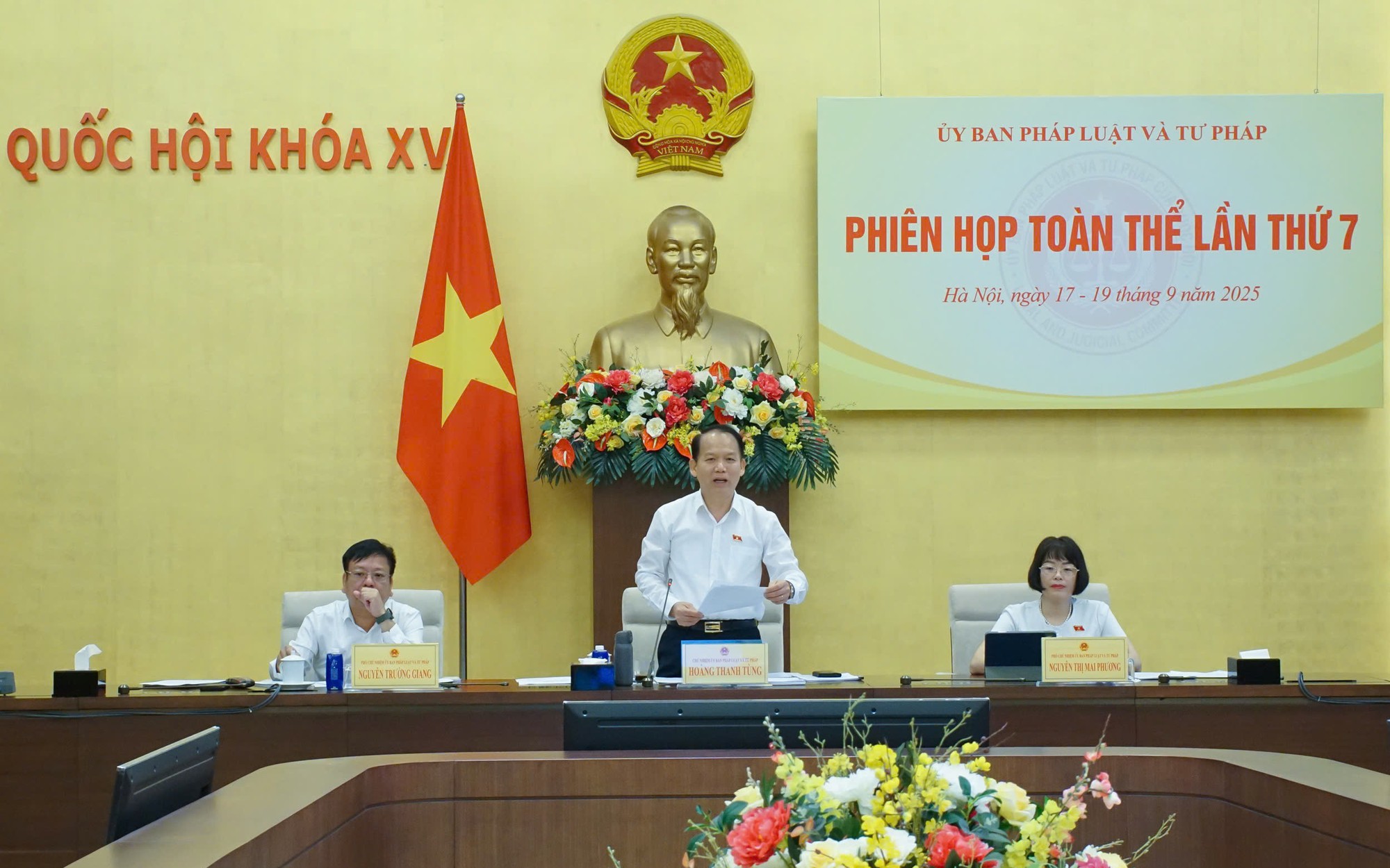 Chuyển phương thức quản lý viên chức theo vị trí việc làm, gắn với cải cách tiền lương