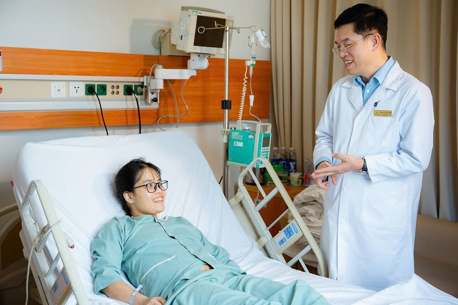 Hiến gan cứu vợ, chồng nói một câu khiến ai nghe cũng nghẹn lời- Ảnh 2.