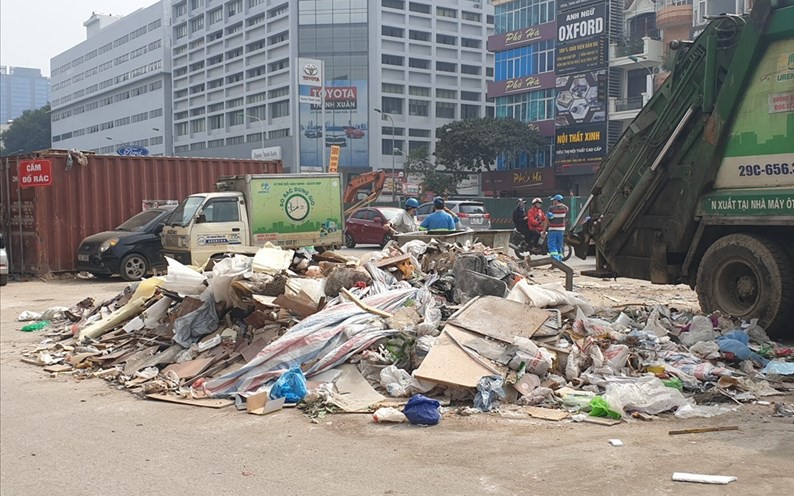 Đổ hơn 300 tấn vỏ hàu ra môi trường, chủ cơ sở bị khởi tố- Ảnh 2. Đổ hơn 300 tấn vỏ hàu ra môi trường, chủ cơ sở bị khởi tố- Ảnh 2.