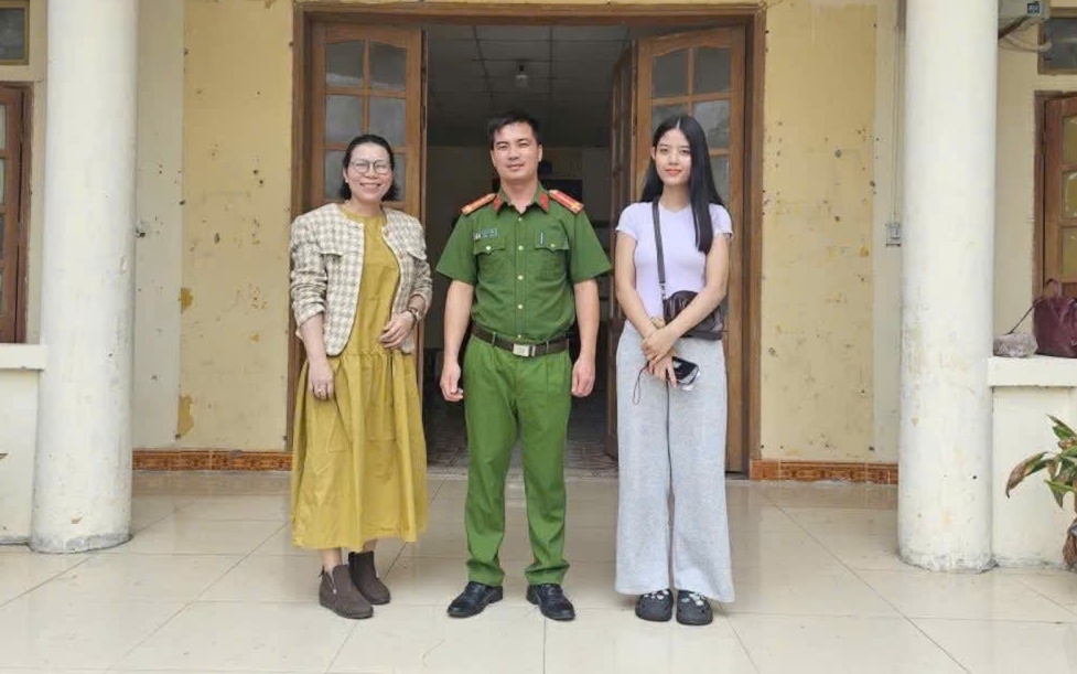 Thiếu tá Công an Lai Châu trả lại 20 triệu đồng chuyển nhầm, giúp người mẹ cứu con mắc bệnh hiểm nghèo- Ảnh 5.