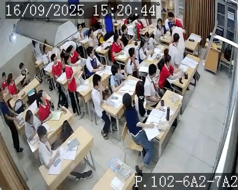 Video cô giáo bị học sinh hành hung ngay trong lớp học ở Hà Nội- Ảnh 1.