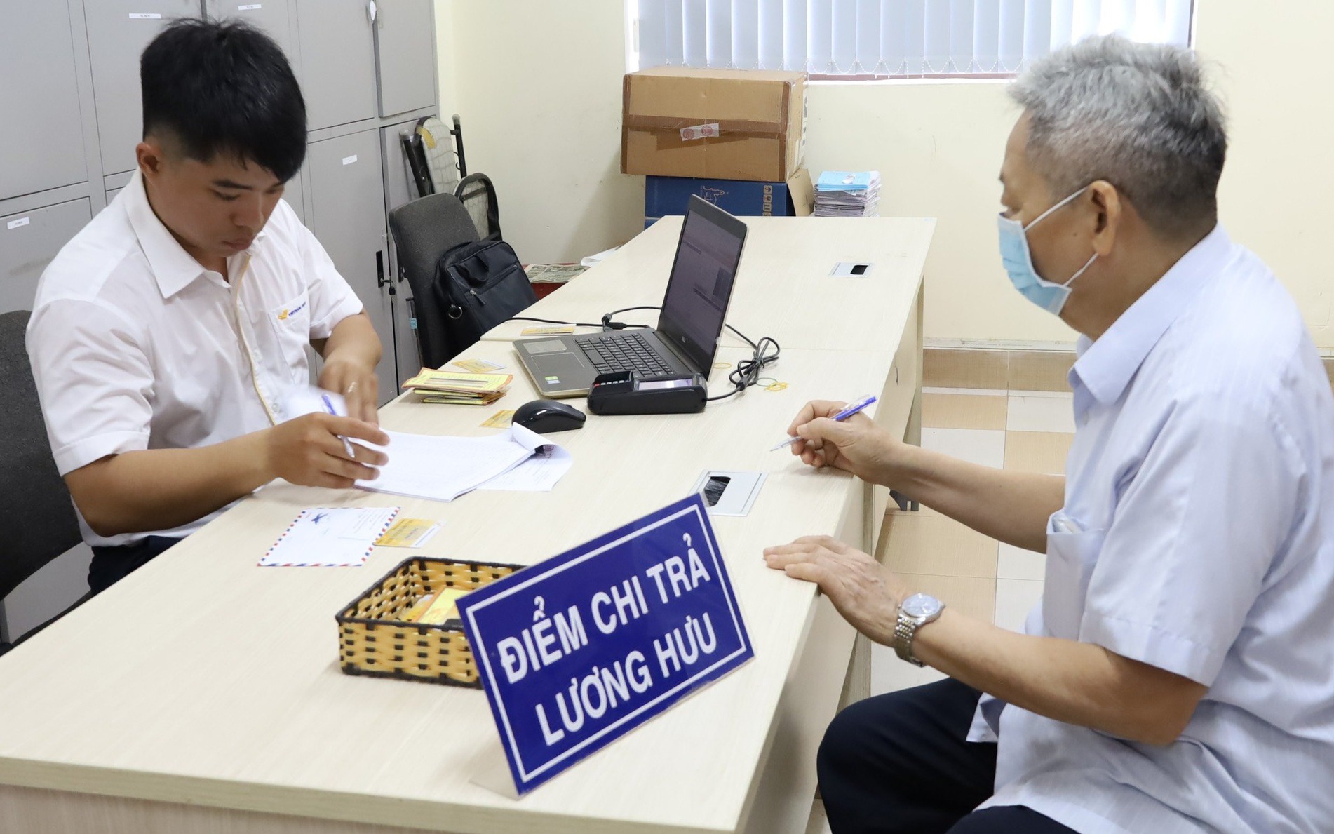Điều kiện hưởng lương hưu sớm khi sức khỏe suy giảm 