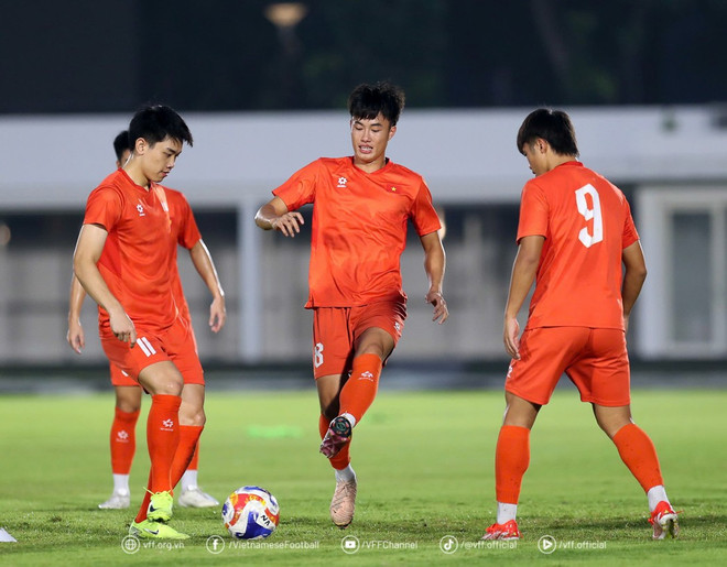 Vòng loại U23 châu Á 2026: Tuyển Việt Nam 'tổng duyệt' cho chiến dịch SEA Games 33- Ảnh 2. Vòng loại U23 châu Á 2026: Tuyển Việt Nam 'tổng duyệt' cho chiến dịch SEA Games 33- Ảnh 2.