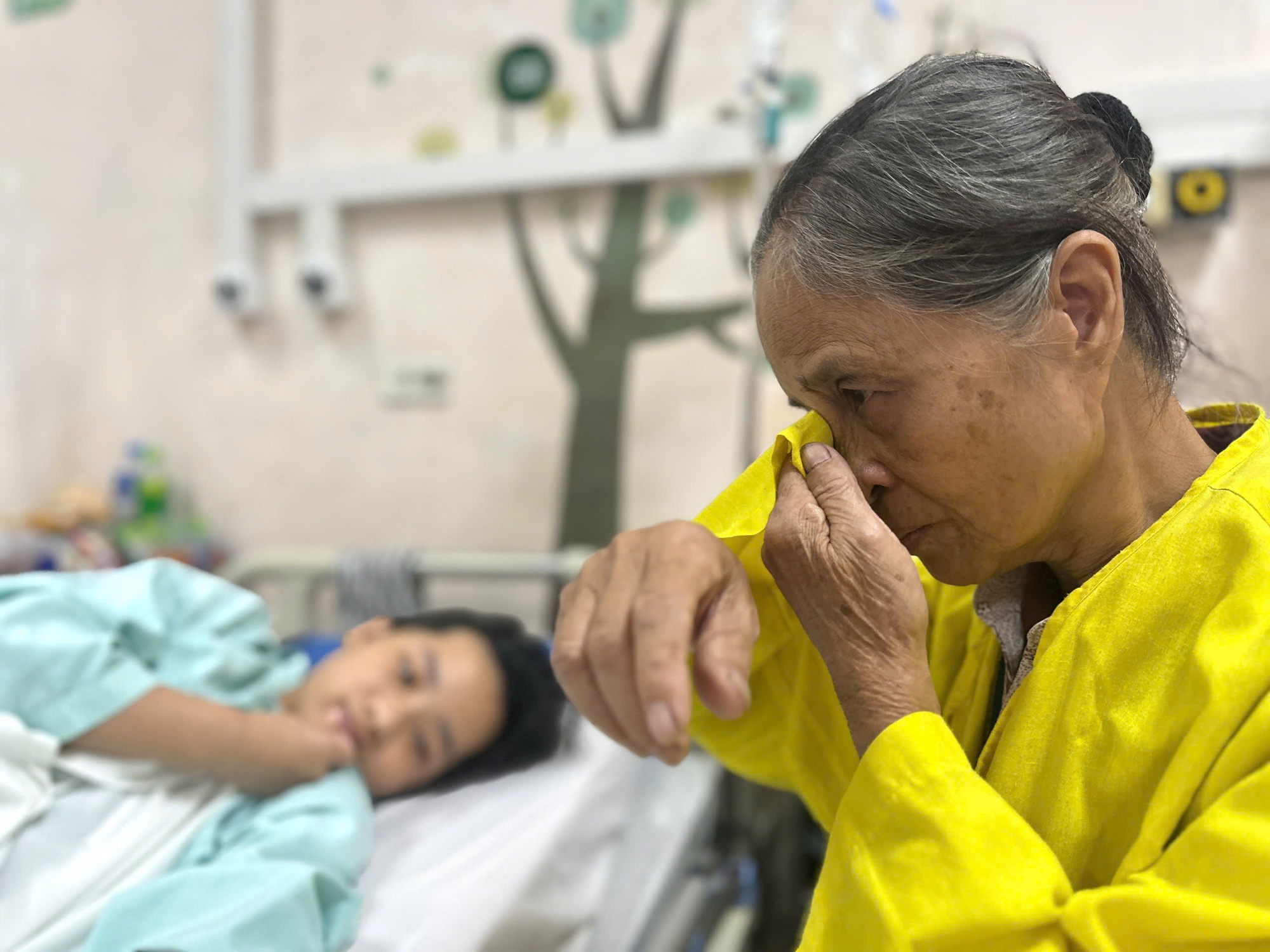 Bé gái 12 tuổi chiến đấu với bệnh nặng giữa muôn vàn thiếu thốn cần sự giúp đỡ- Ảnh 2.