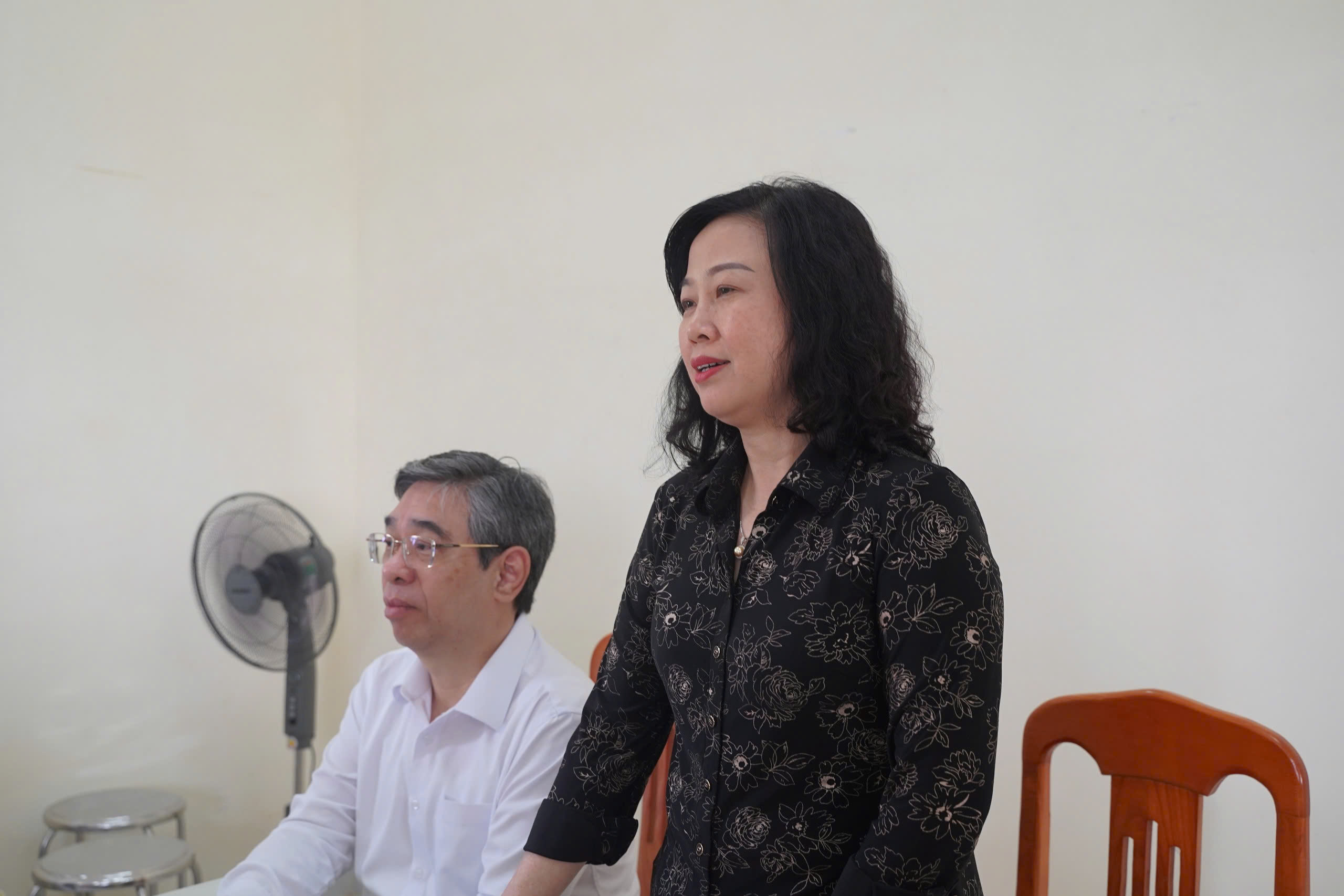 Bộ trưởng Bộ Y tế Đào Hồng Lan tri ân các gia đình có công với cách mạng tại đặc khu Côn Đảo- Ảnh 14. Bộ trưởng Bộ Y tế Đào Hồng Lan tri ân các gia đình có công với cách mạng tại đặc khu Côn Đảo- Ảnh 14.