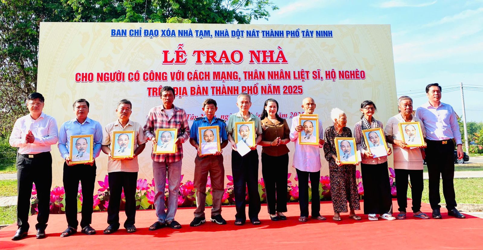 Tây Ninh hoàn thành mục tiêu xoá nhà tạm, nhà dột nát trong năm 2025- Ảnh 2.