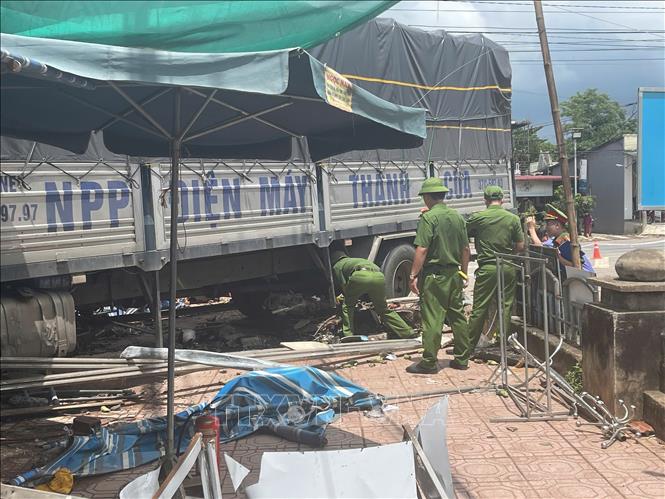 Quảng Trị: Di dời chợ chuối đến địa điểm mới sau tai nạn giao thông nghiêm trọng- Ảnh 1. Quảng Trị: Di dời chợ chuối đến địa điểm mới sau tai nạn giao thông nghiêm trọng- Ảnh 1.