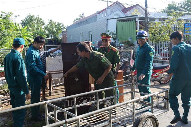 Sáu căn nhà ở Đồng Tháp bị sạt lở xuống sông Tiền- Ảnh 2.