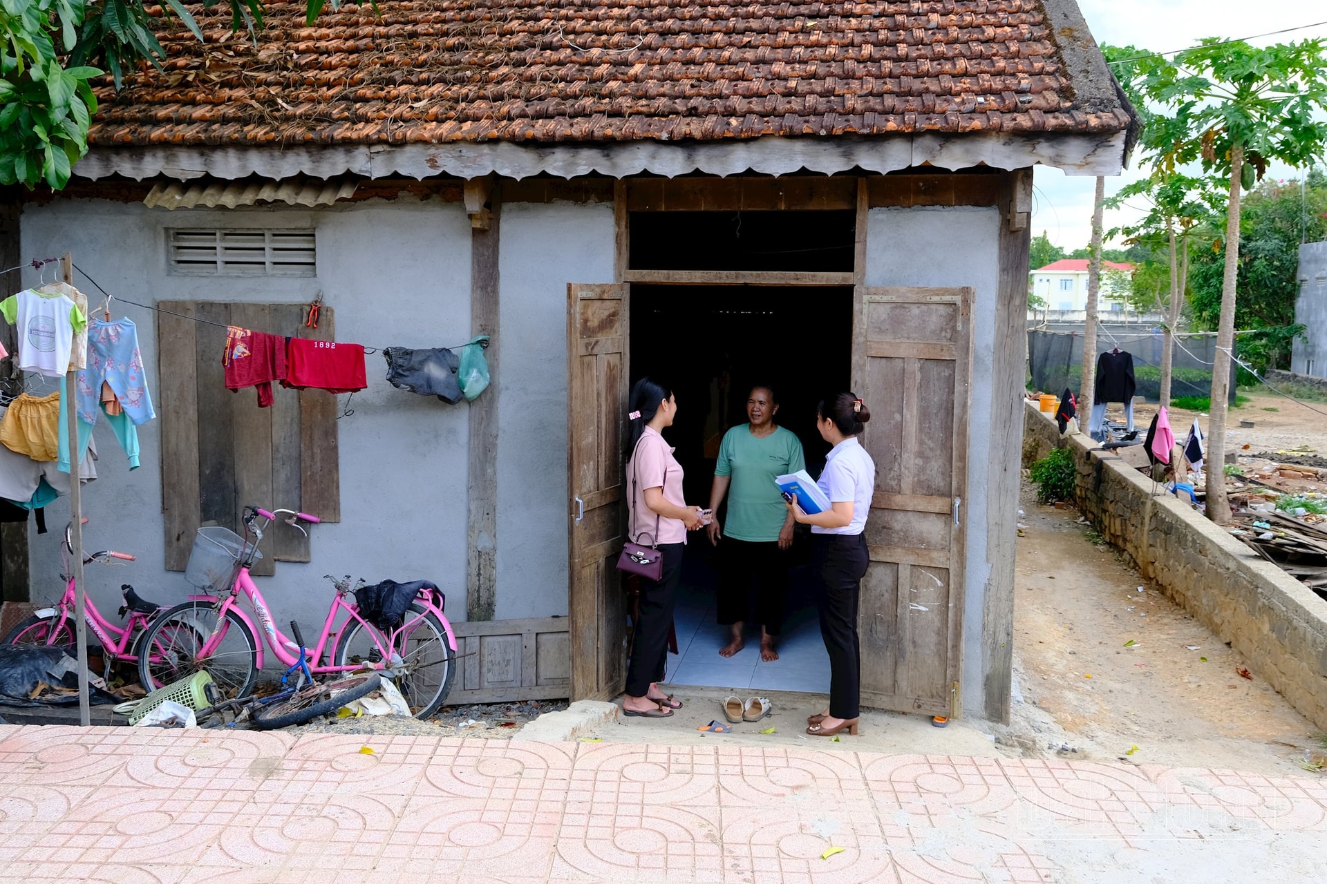 Đưa bảo hiểm y tế đến gần hơn với người dân vùng sâu, vùng xa ở Lâm Đồng- Ảnh 2.