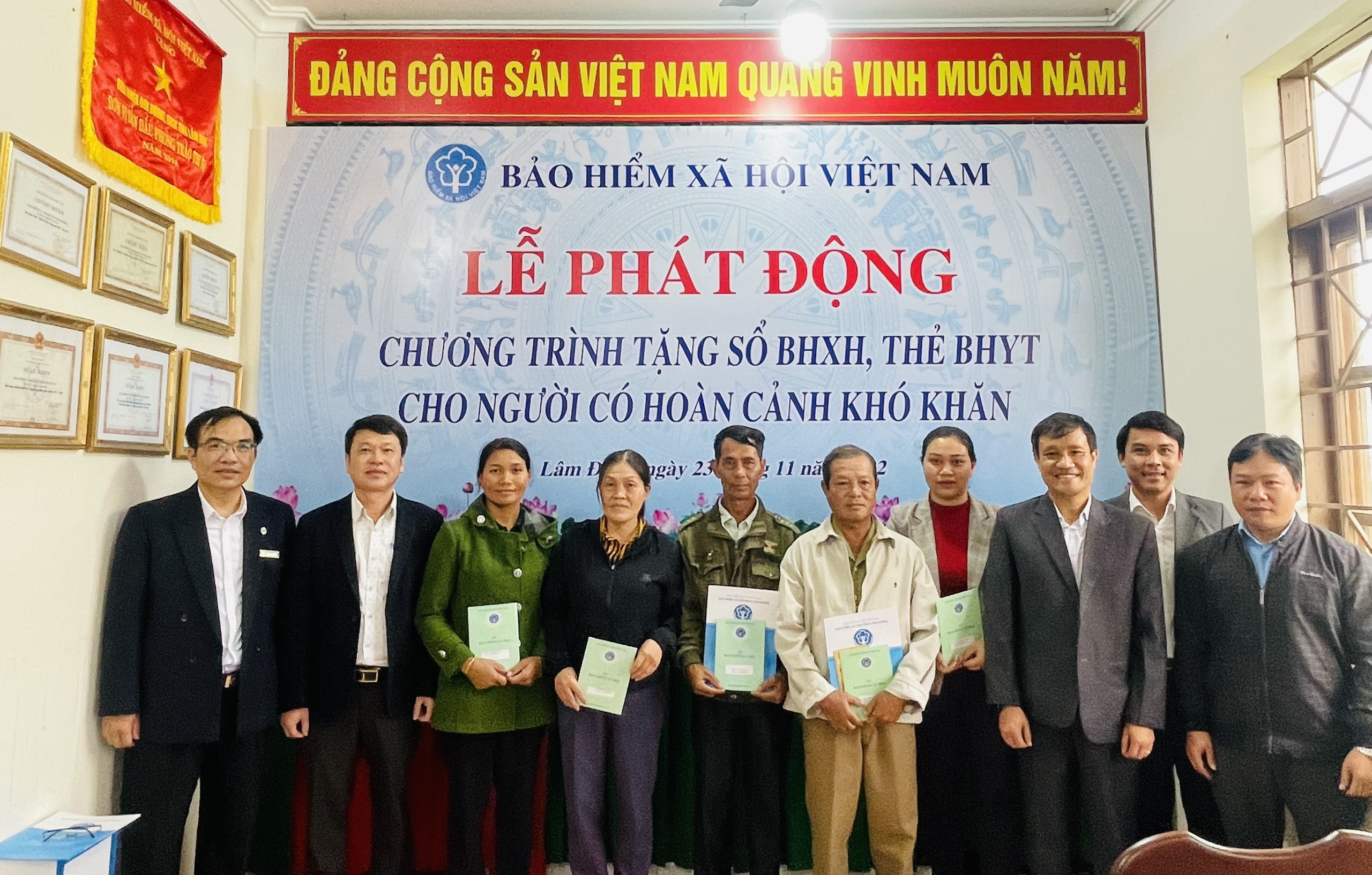 Đưa bảo hiểm y tế đến gần hơn với người dân vùng sâu, vùng xa ở Lâm Đồng- Ảnh 1.