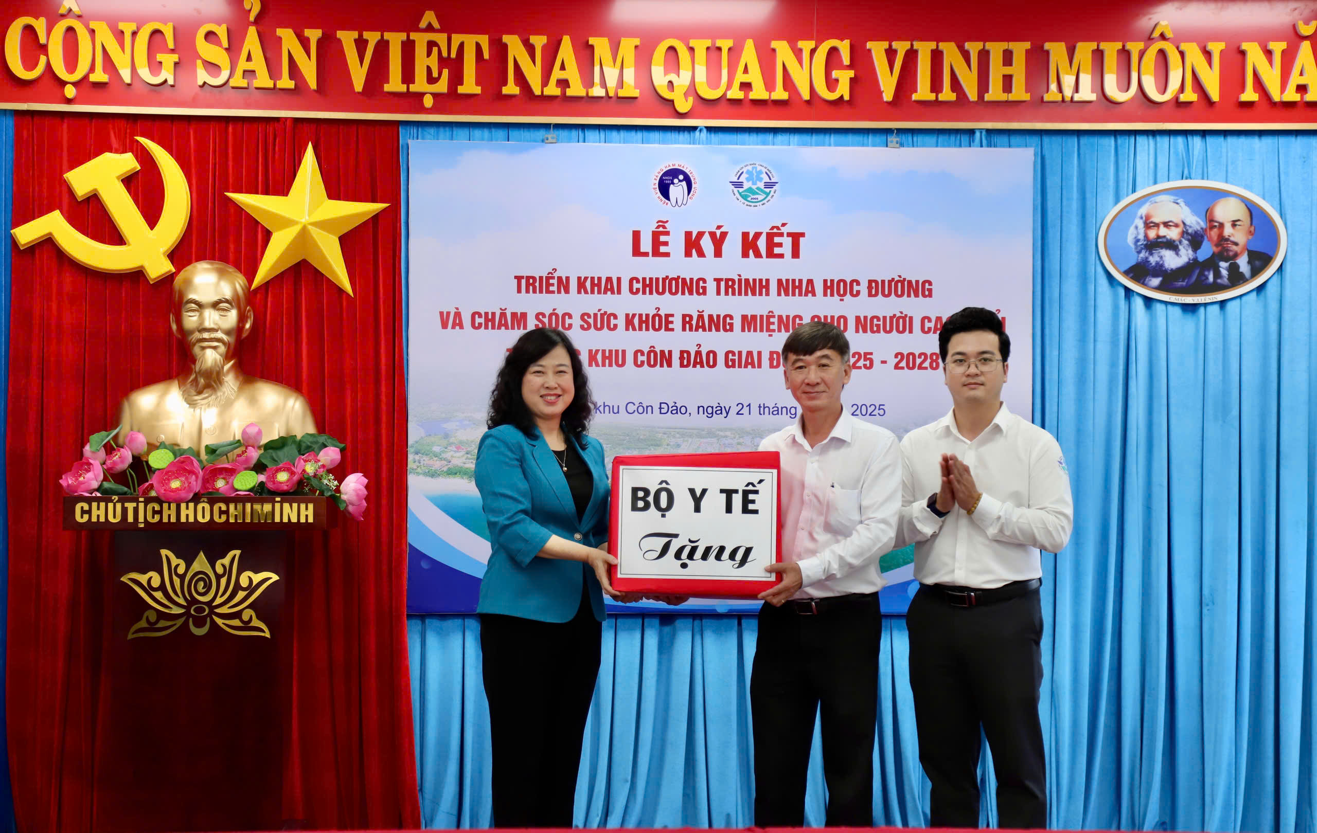 Bộ trưởng Đào Hồng Lan: Làm tốt công tác y tế tại đặc khu Côn Đảo là thể hiện đền ơn đáp nghĩa, tri ân thiết thực- Ảnh 9.