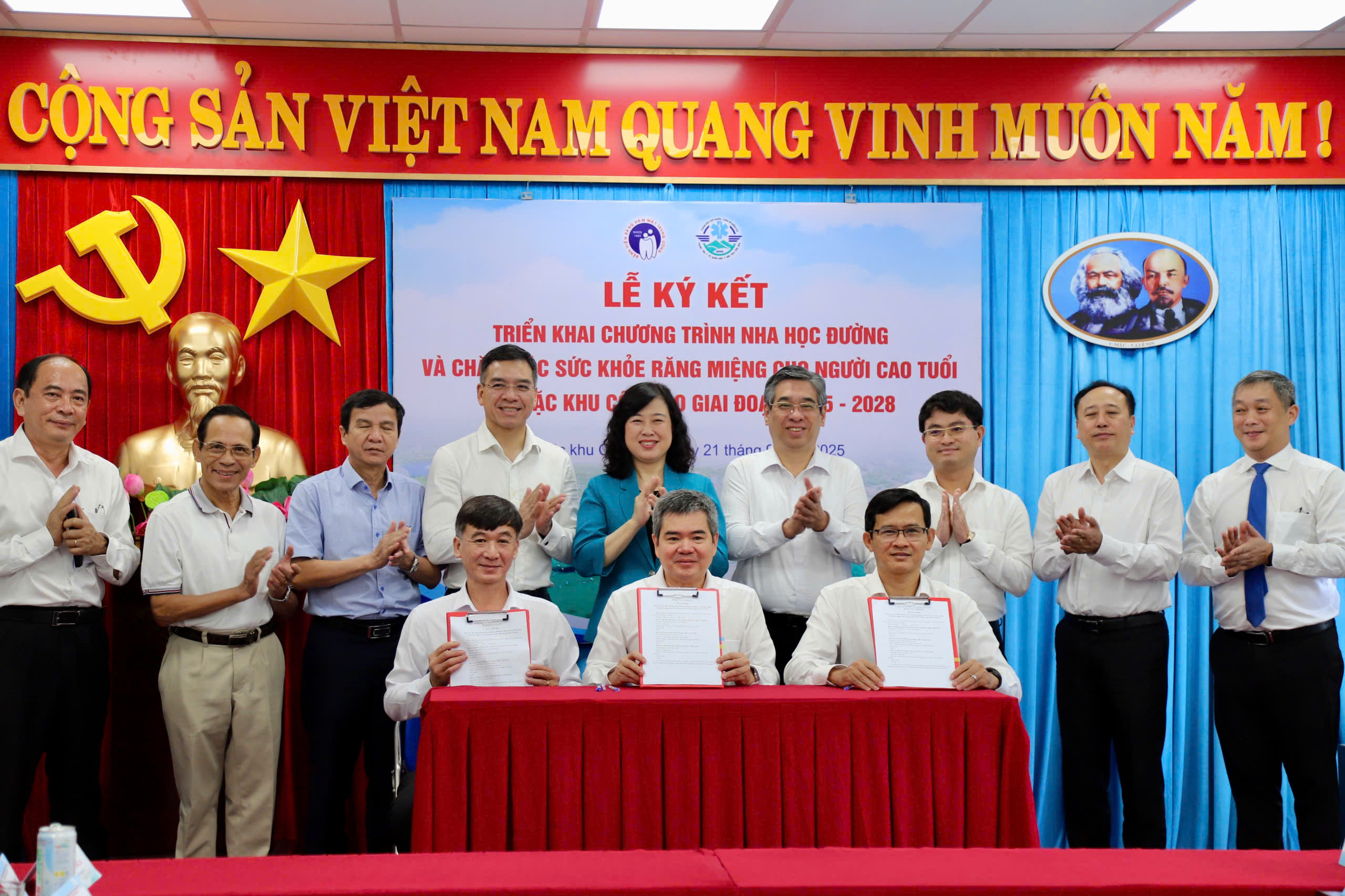 Bộ trưởng Đào Hồng Lan: Làm tốt công tác y tế tại đặc khu Côn Đảo là thể hiện đền ơn đáp nghĩa, tri ân thiết thực- Ảnh 7.
