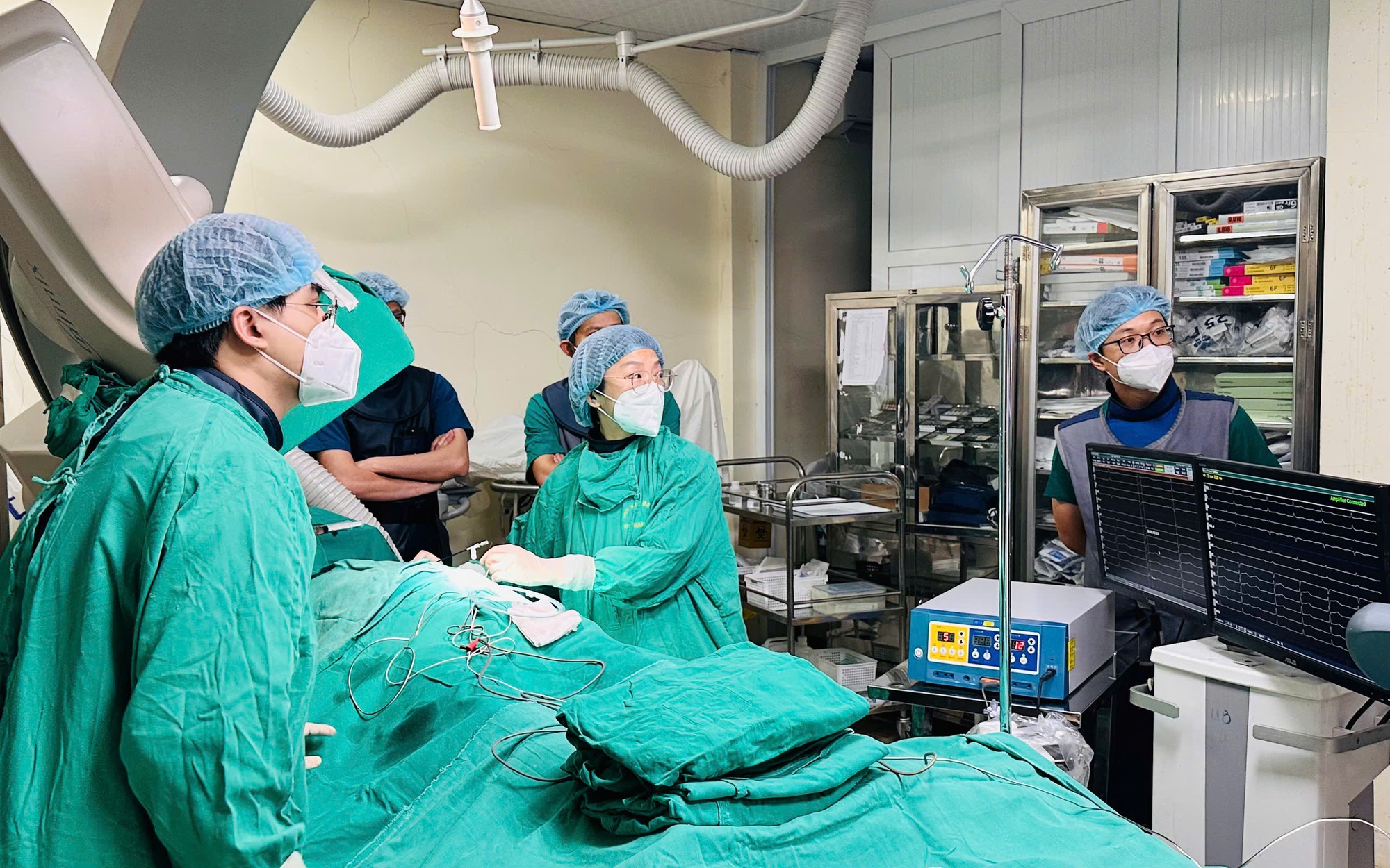 Hợp tác quốc tế trong lĩnh vực tim mạch, can thiệp thành công 4 ca bệnh khó