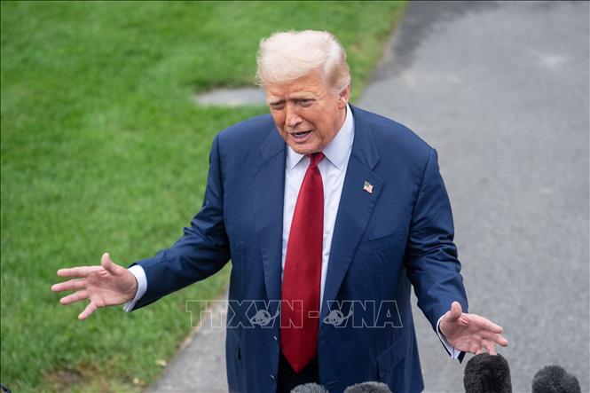 Tổng thống Trump thay đổi chính sách thị thực H-1B: Lao động nước ngoài gấp rút trở về Mỹ- Ảnh 1. Tổng thống Trump thay đổi chính sách thị thực H-1B: Lao động nước ngoài gấp rút trở về Mỹ- Ảnh 1.