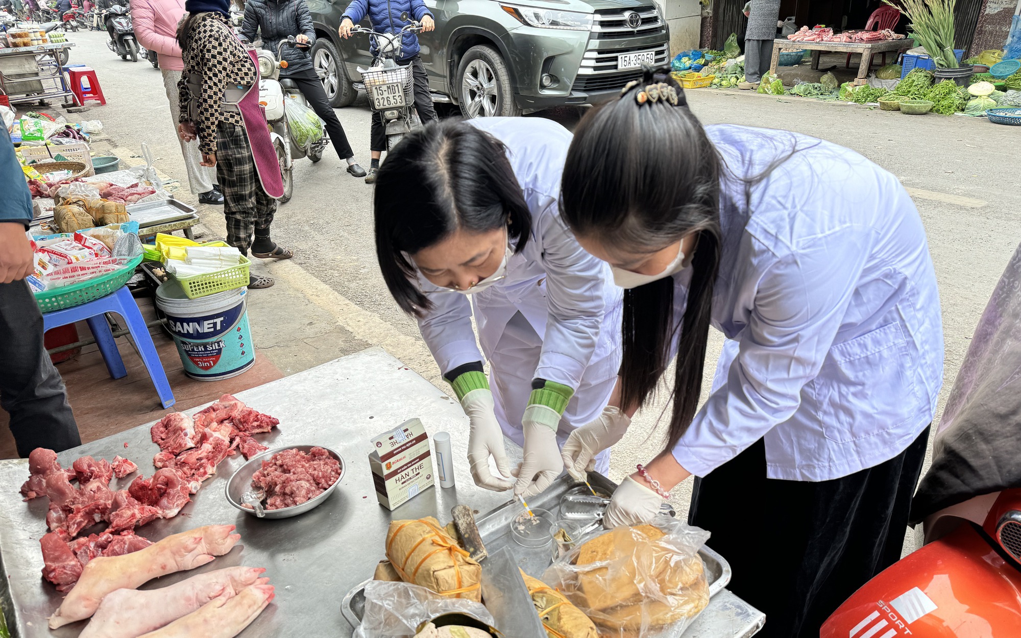 Chú trọng kiểm tra đột xuất, tăng tần suất hậu kiểm, xử lý cương quyết vi phạm về an toàn thực phẩm- Ảnh 4.