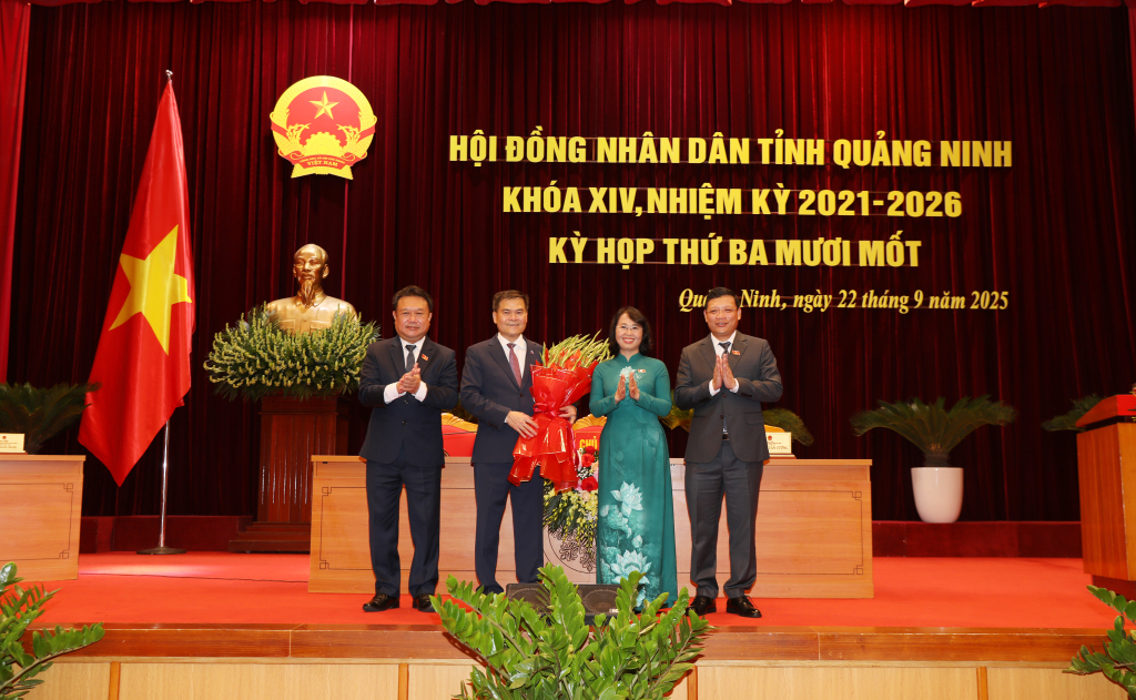Tân Chủ tịch UBND tỉnh Quảng Ninh là ai?- Ảnh 3. Tân Chủ tịch UBND tỉnh Quảng Ninh là ai?- Ảnh 3.