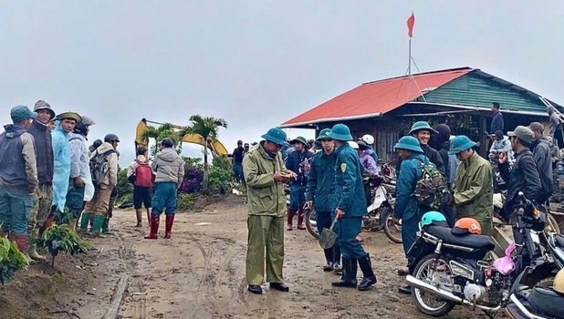Huy động gần trăm người tìm cụ ông 78 tuổi mất tích 5 ngày khi đi hái nấm- Ảnh 1. Huy động gần trăm người tìm cụ ông 78 tuổi mất tích 5 ngày khi đi hái nấm- Ảnh 1.