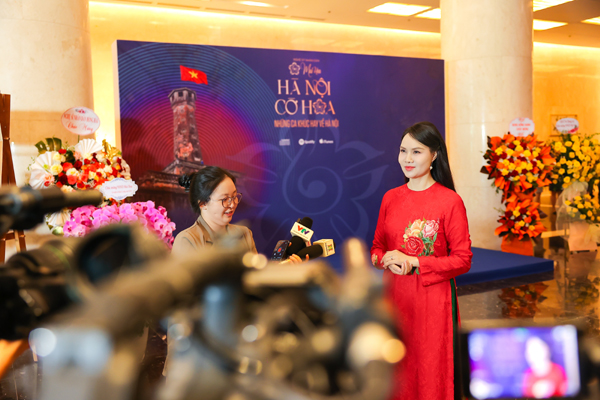 'Nữ hoàng nhạc phim' Mai Hoa: 'Nhận danh hiệu NSND, tôi thấy mình cần phải có trách nhiệm nhiều hơn'- Ảnh 1.