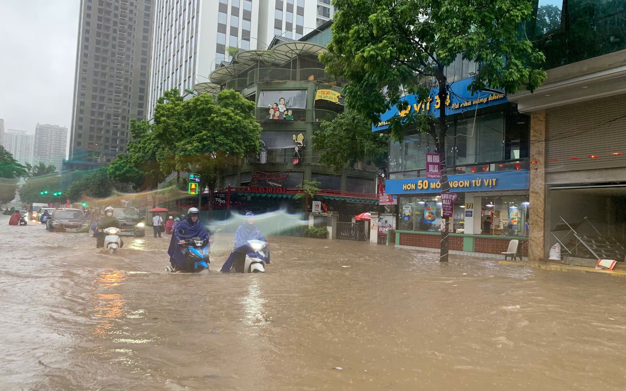 Bão số 9 hoàn lưu rất rộng gây mưa lớn đến 450m, tuyệt đối không được chủ quan
