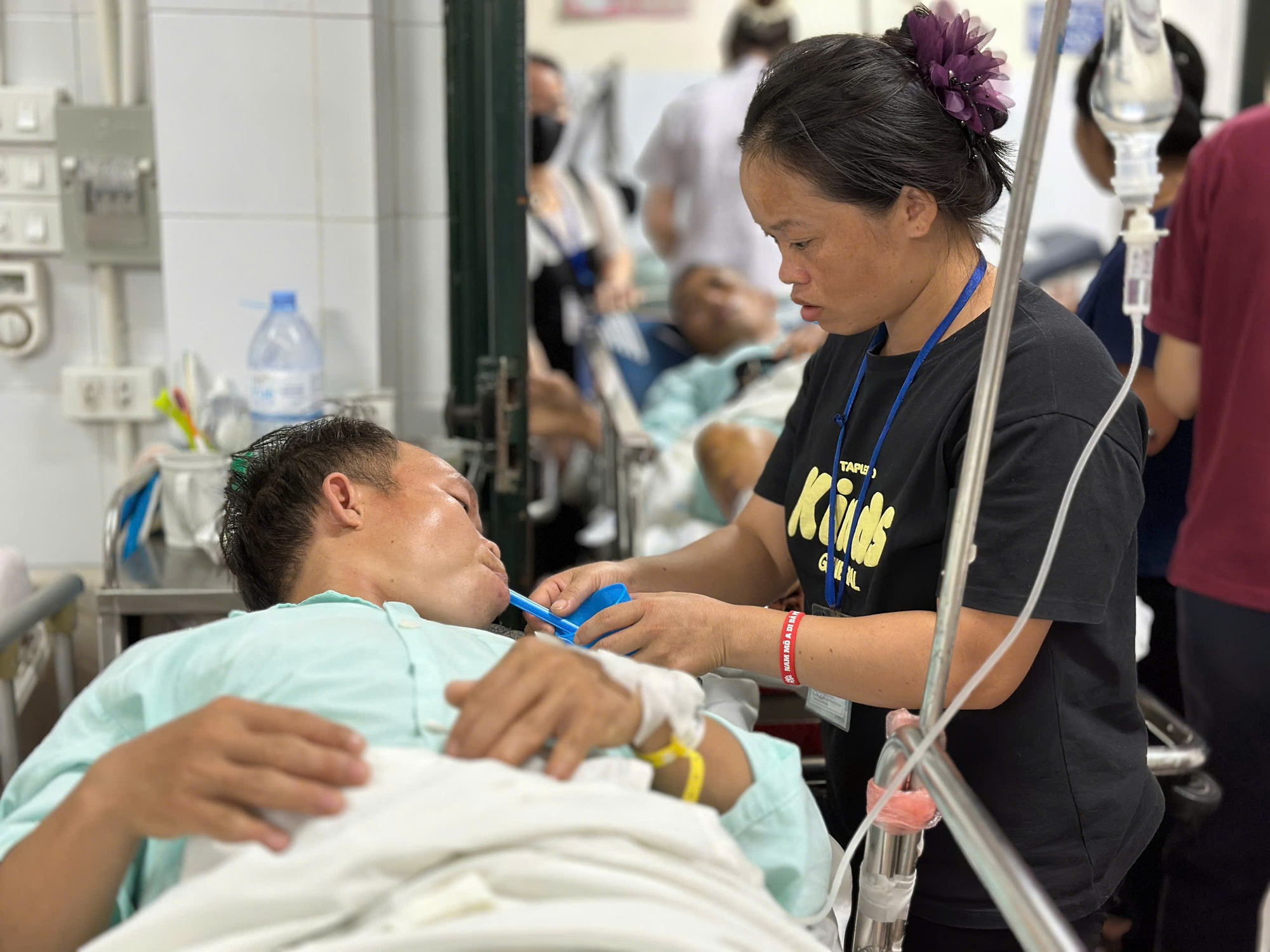 Nằm một chỗ sau tai nạn ở rừng, người đàn ông dân tộc Dao rơi vào cảnh bế tắc, cần sự trợ giúp- Ảnh 2.