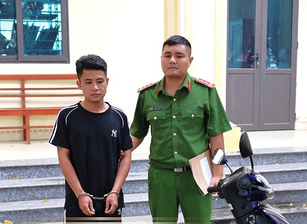 Bắt giữ đối tượng dương tính ma túy, cướp tài sản của học sinh tại Ninh Bình- Ảnh 1.
