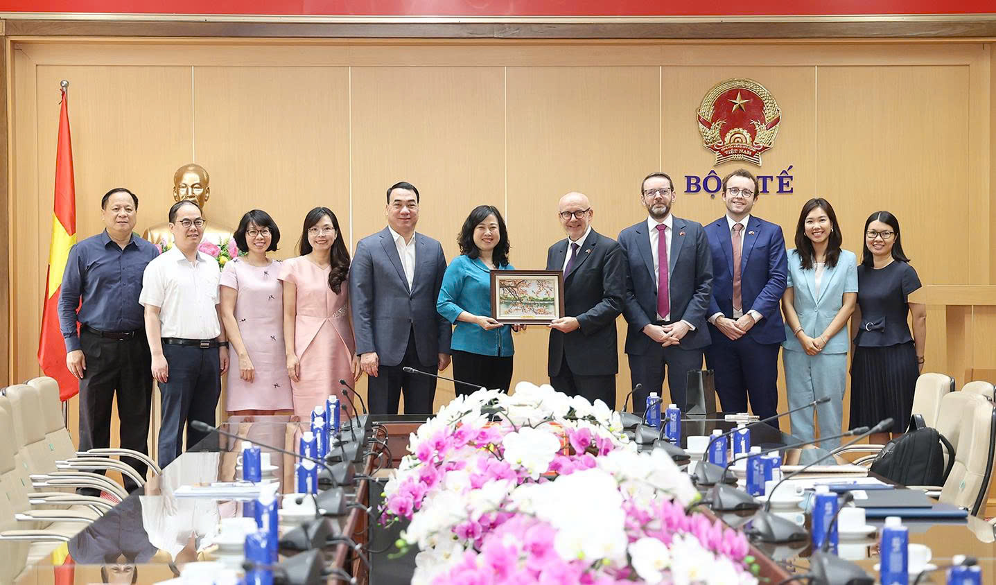 Bộ trưởng Đào Hồng Lan tiếp đặc phái viên Thương mại của Chính phủ Anh- Ảnh 6.