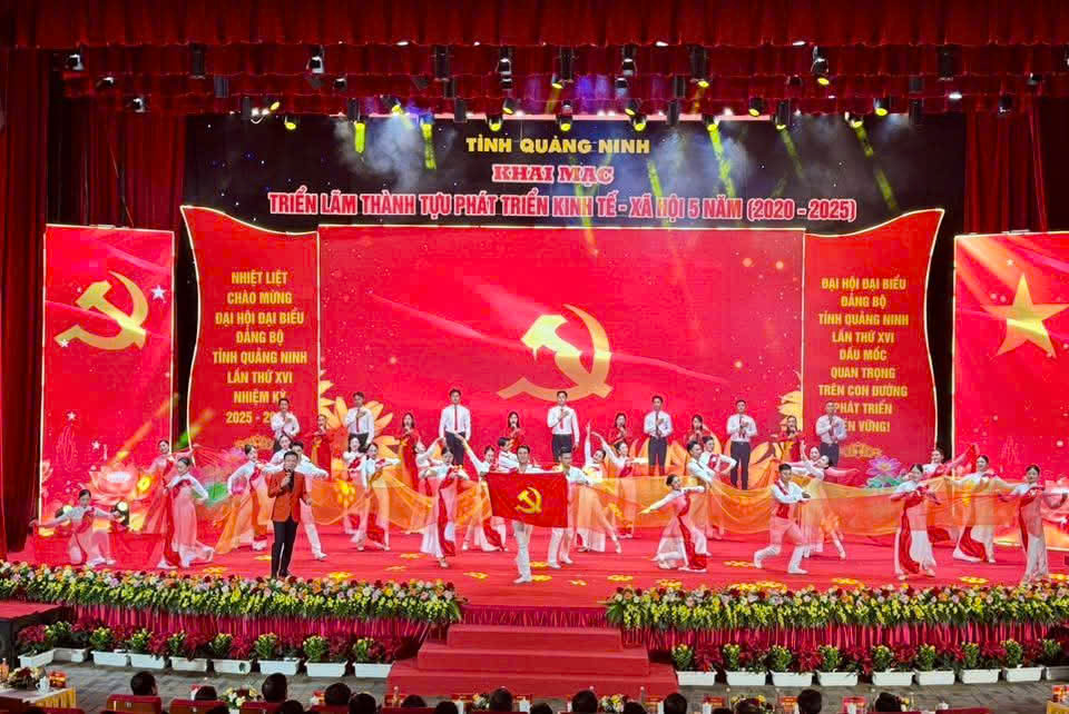 Khai mạc Triển lãm thành tựu phát triển kinh tế - xã hội tỉnh Quảng Ninh 5 năm- Ảnh 2.